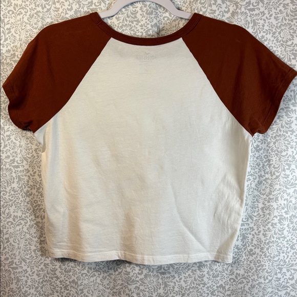 Hollister Cream Top with Tan Details - Picture 2 of 3